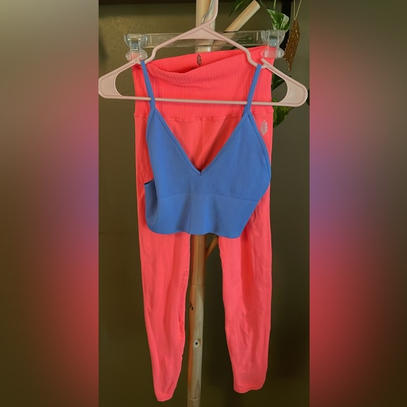 New Free People Movement Good Karma leggings. - Picture 6 of 7